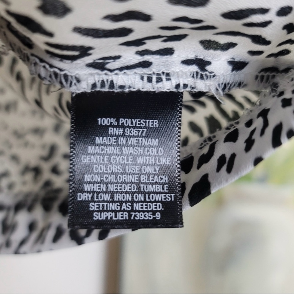 Worthington black and white leopard blouse 🖤 - Picture 8 of 9